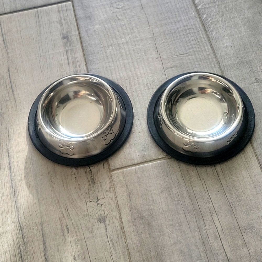 Unknown brand dog bowl 2 for the price of one ‐